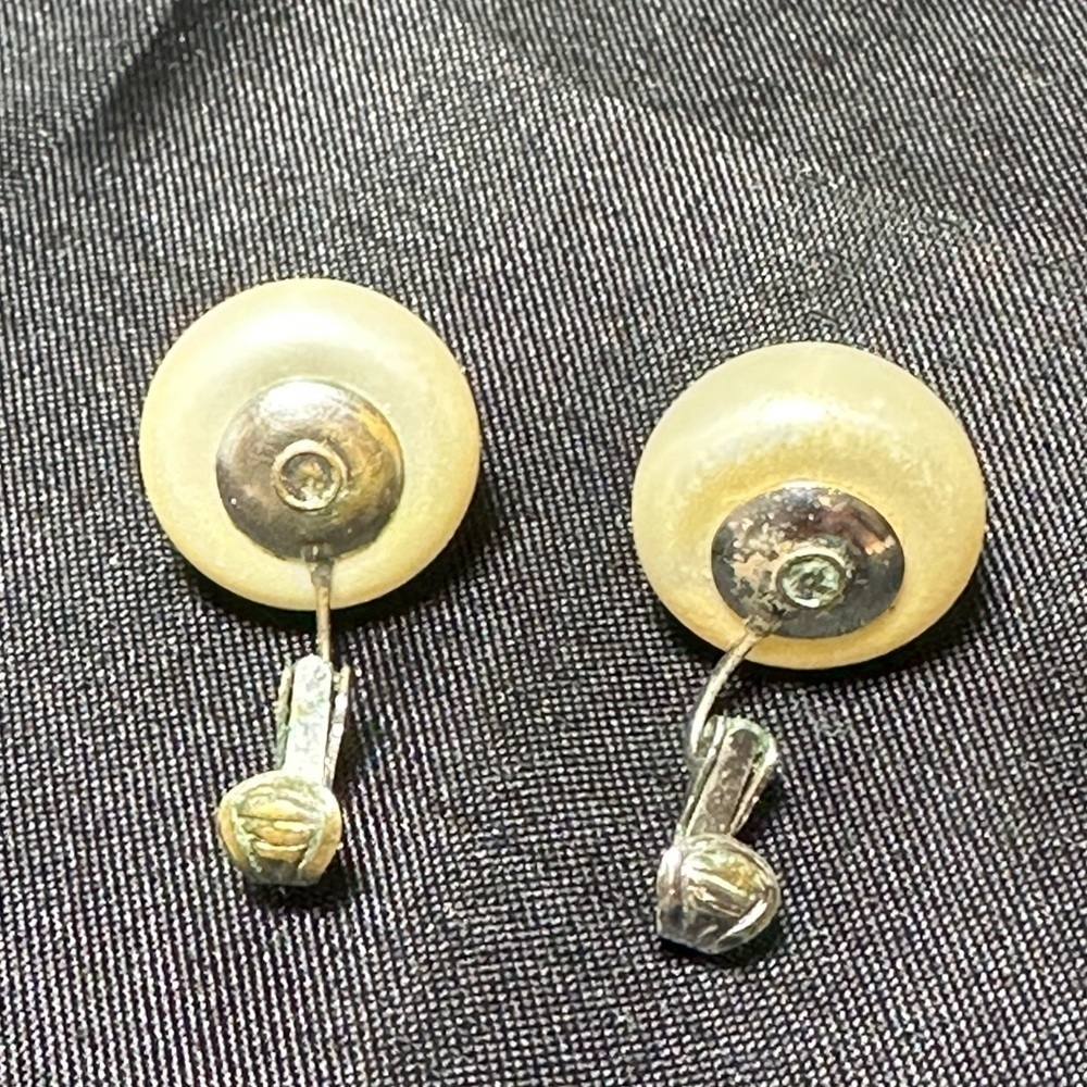 Good Used Condition Marvella Signed Domed Faux Pearl Large Clip On Earrings - Picture 5 of 5